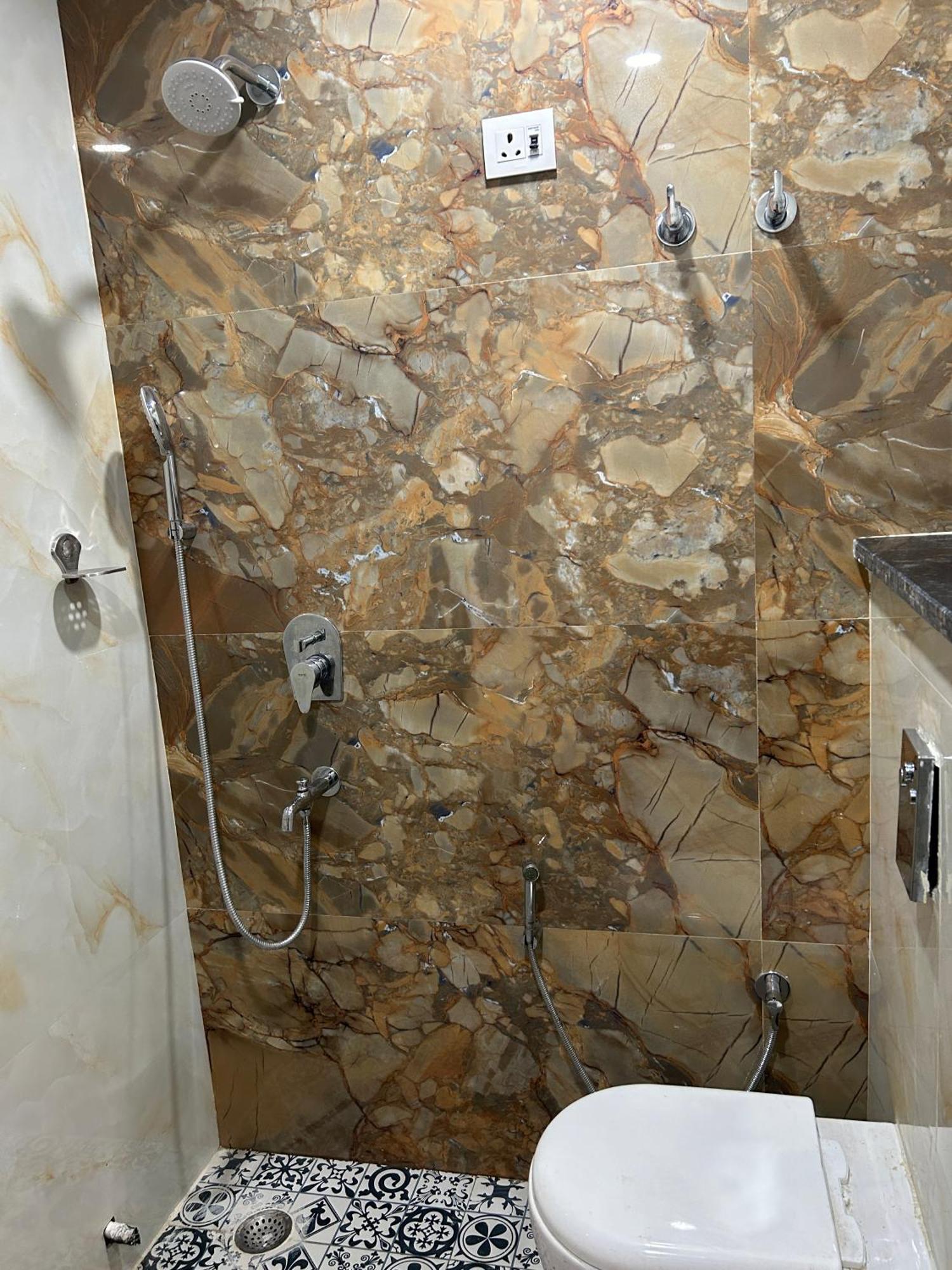 Hotel Aerocity Golden Close To New Delhi Airport Exterior photo