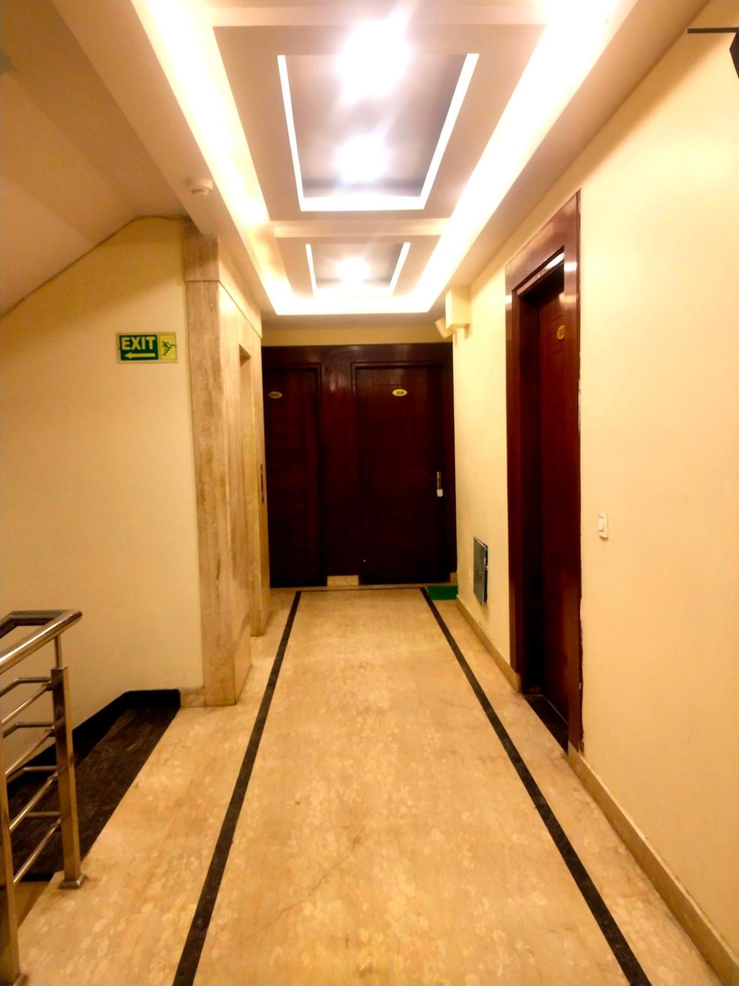 Hotel Aerocity Golden Close To New Delhi Airport Exterior photo
